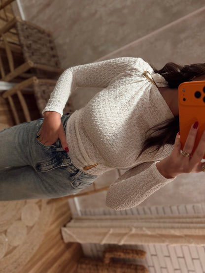 Body com Relevo no Tecido e Detalhes Metálicos Dourados