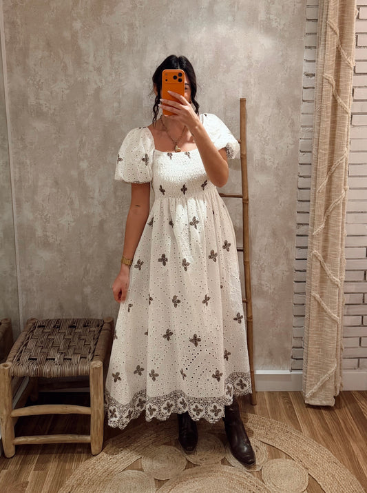 Vestido comprido em bordado inglês