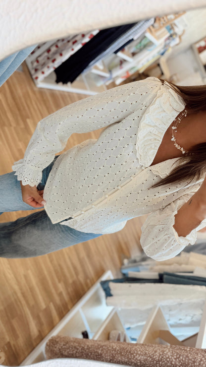 Camisa Bordada com Gola de Folhos