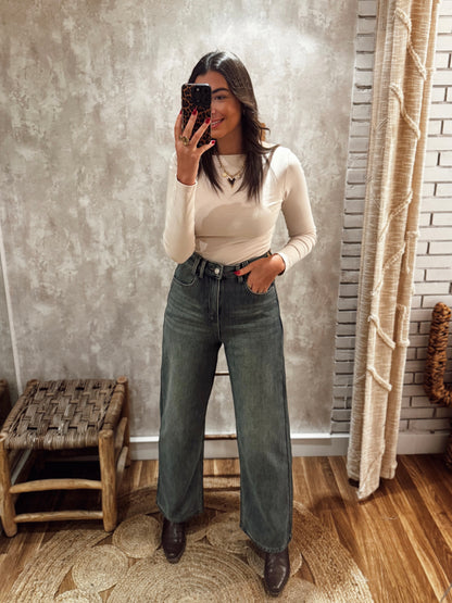 Calça modelo wide leg c/pêlo interior - Mochy