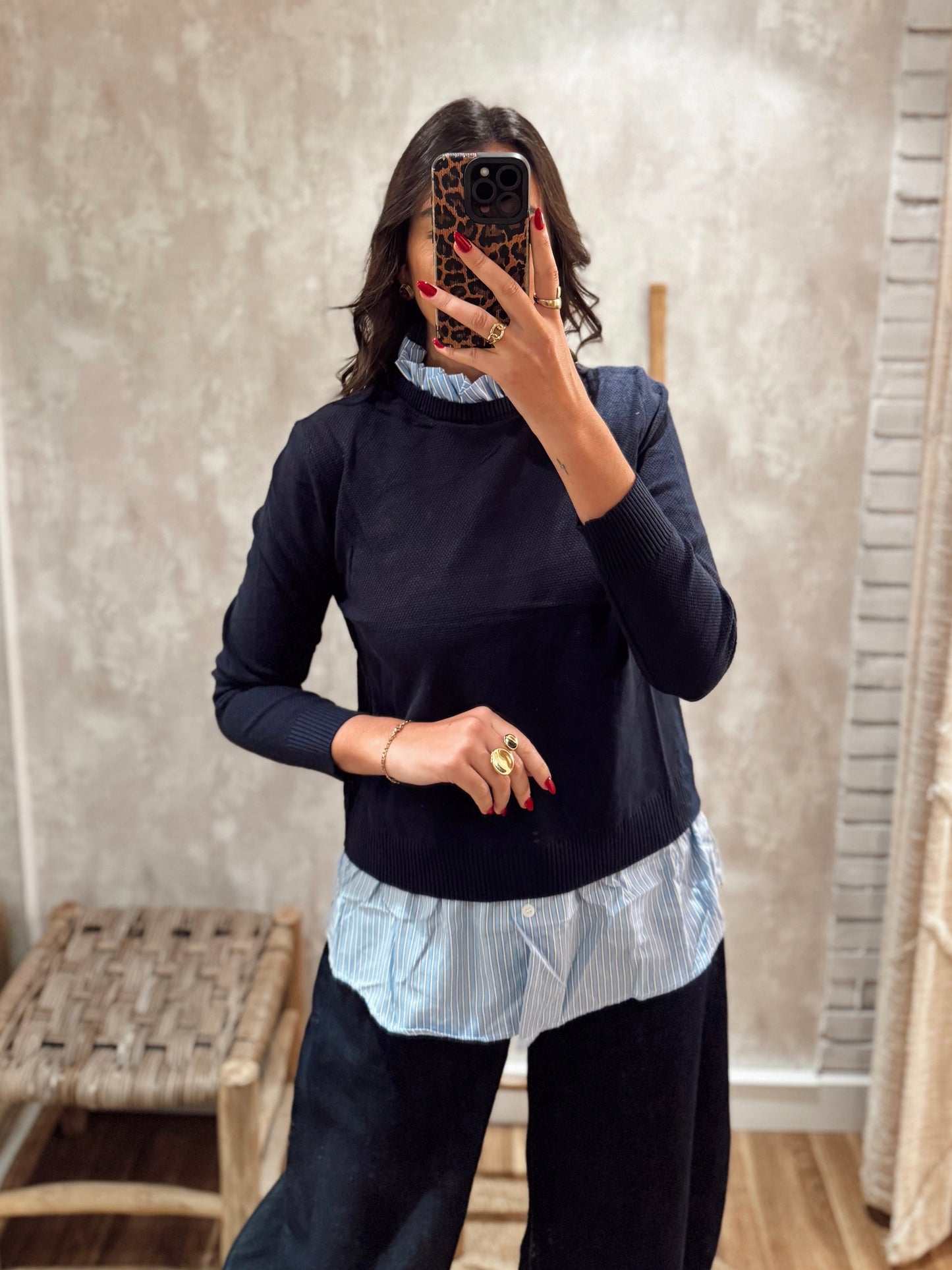 Malha com efeito sobreposição e detalhe de camisa