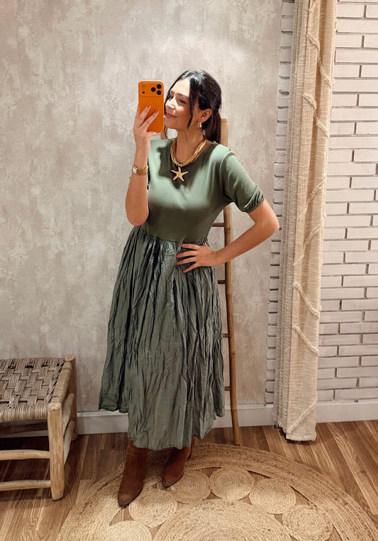 Vestido midi com parte de cima em t-shirt canelada