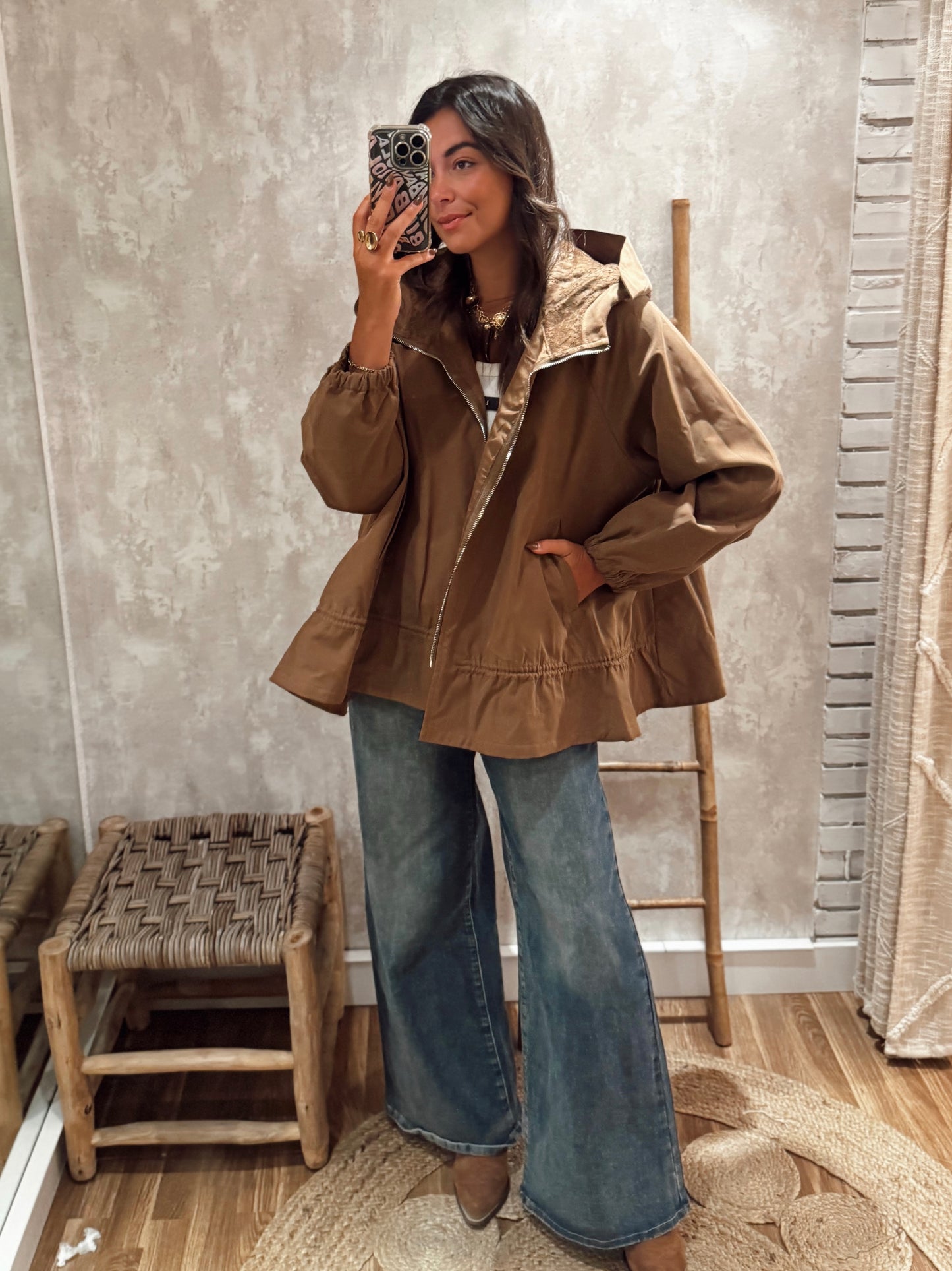 Chaqueta estilo gabardina con encaje - Camel