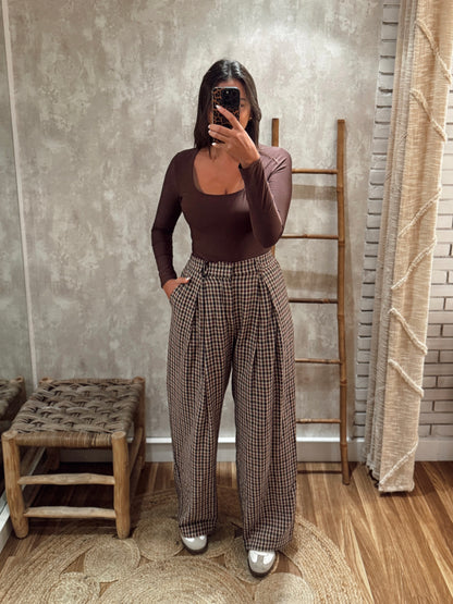 Calças Lumina em padrão xadrez pequeno