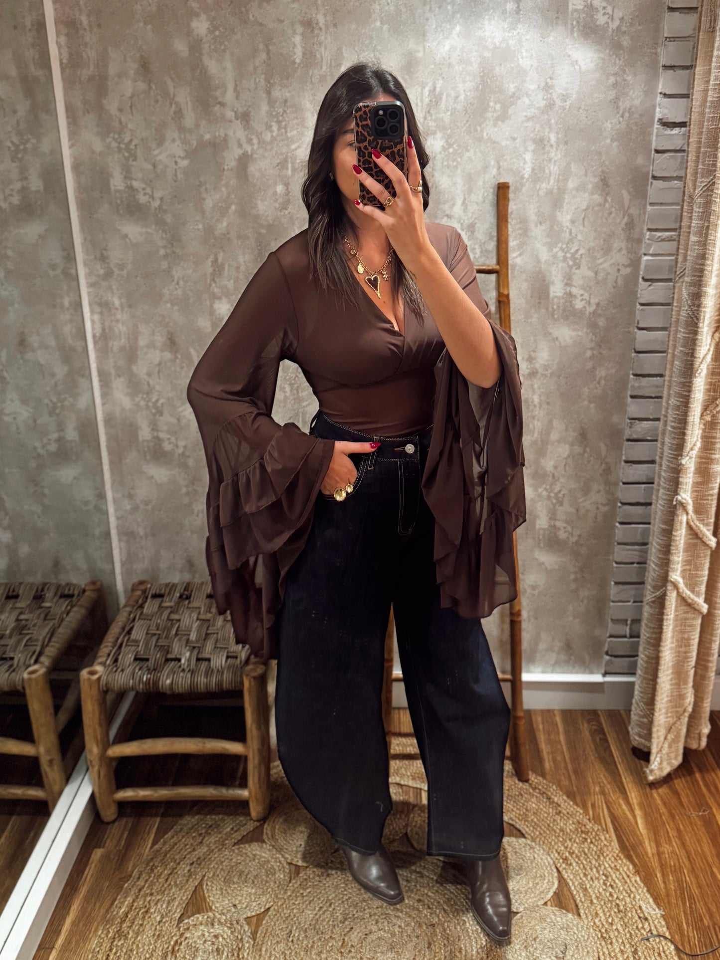 Body em V c/ mangas largas c/folhos