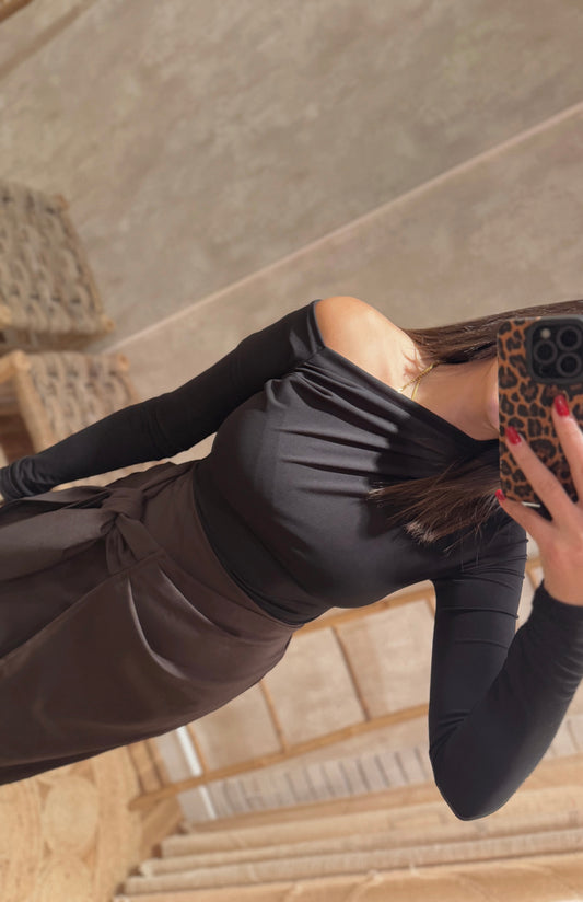 Blusa em licra assimétrica