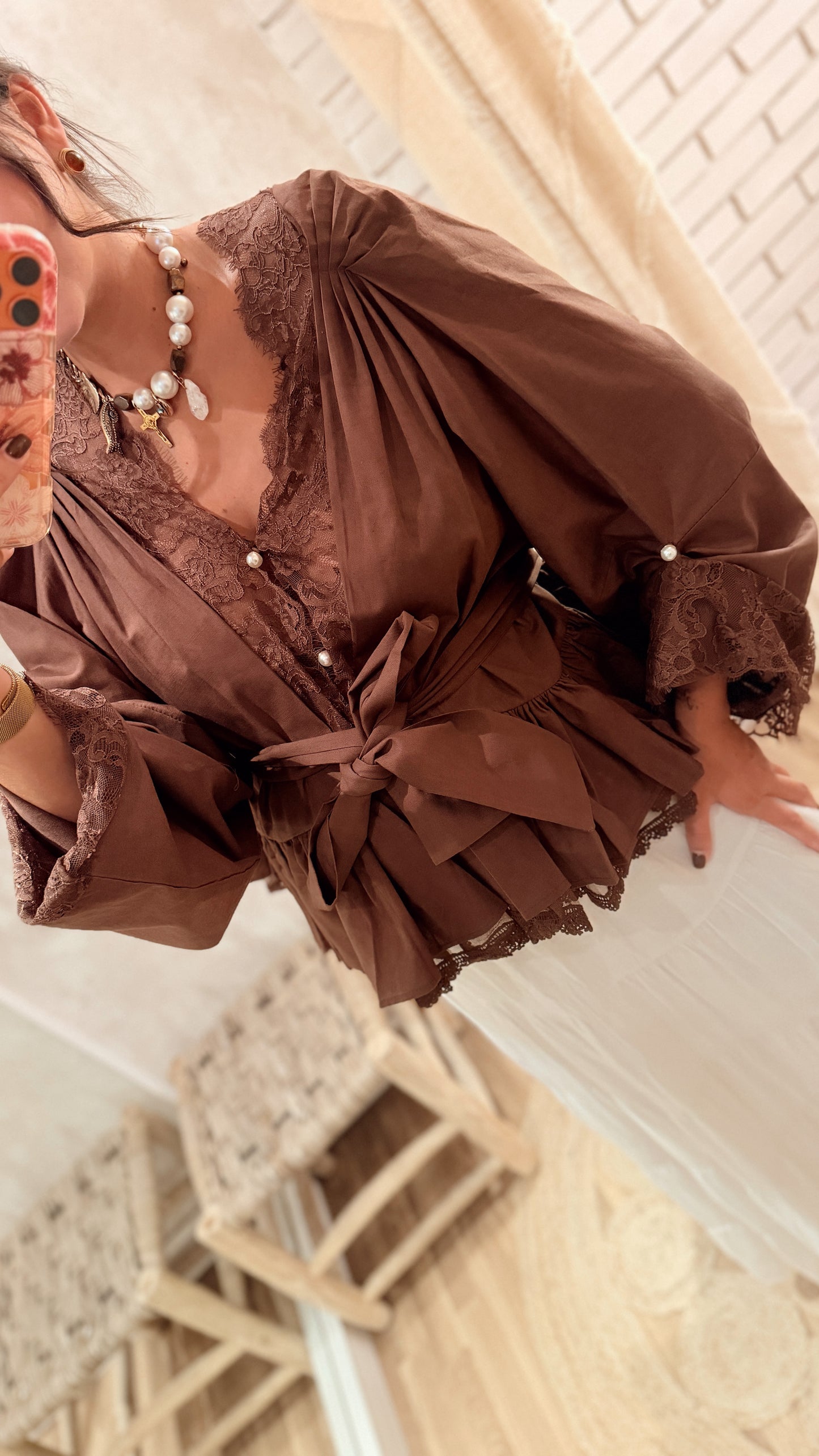 Blusa c/renda e folhos -Mochy