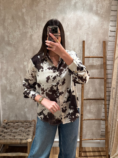 Camisa de satén con estampado de vaca