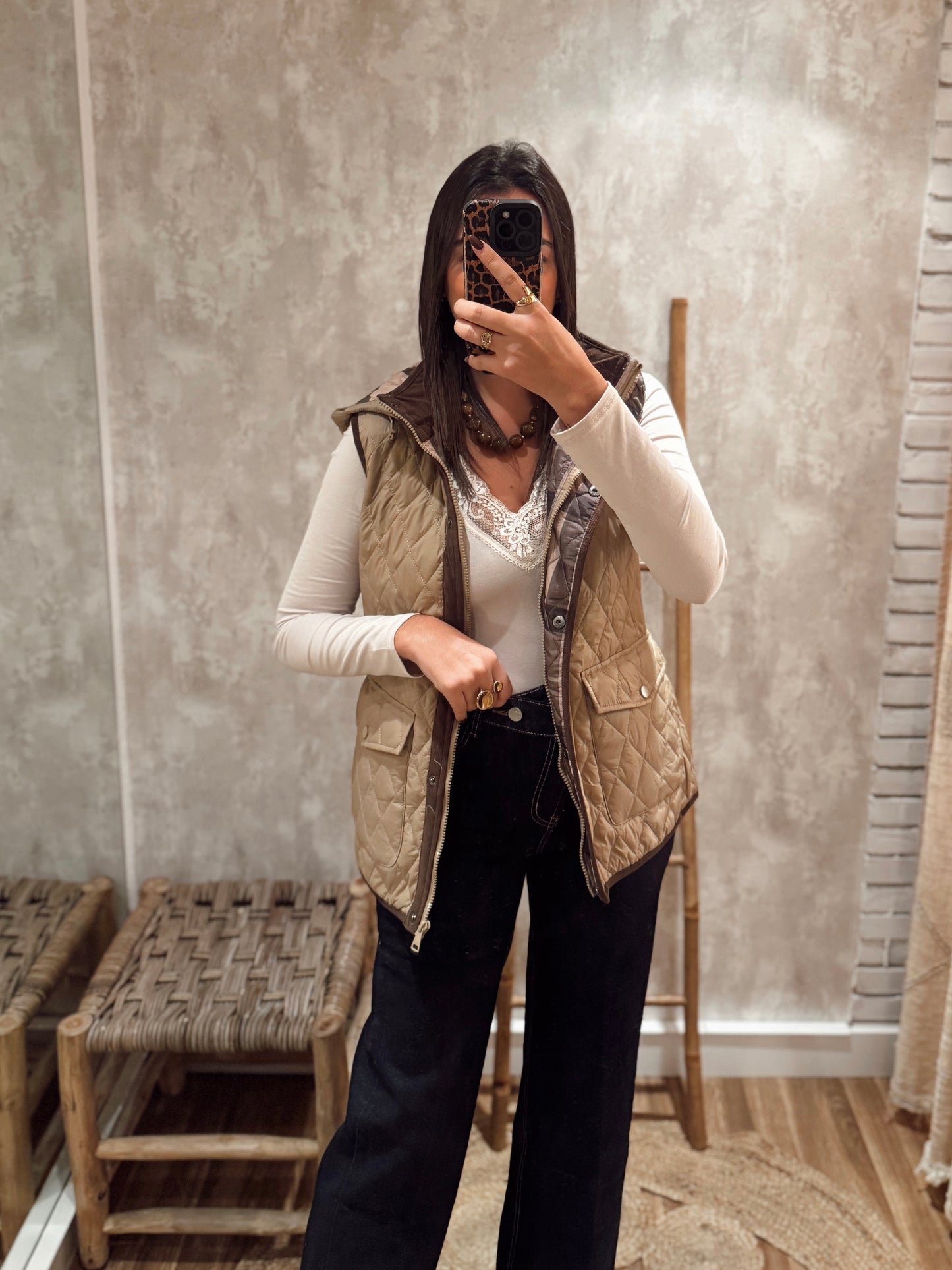 Colete acolchoado em tecido impermeável- bege