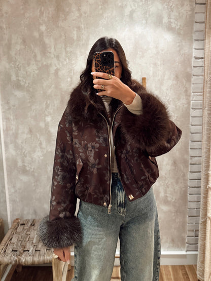 Blusão estilo bomber com padrão floral