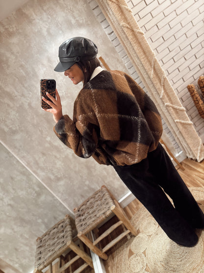 Bomber Lumina em fazenda com pêlo