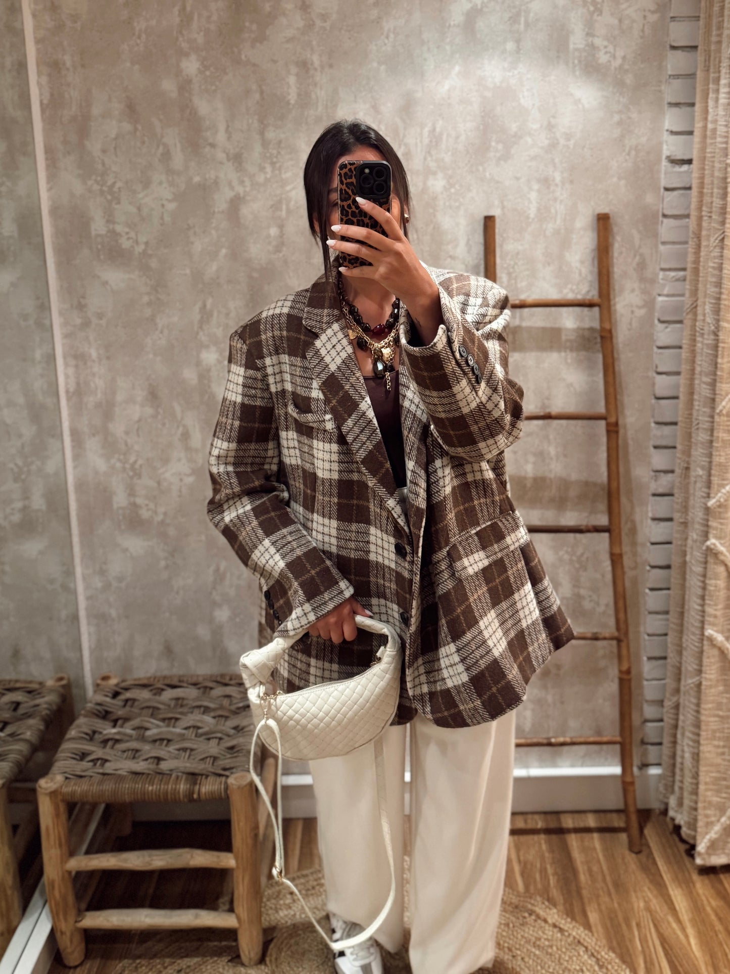 Blazer lumina em xadrez oversized e de corte largo