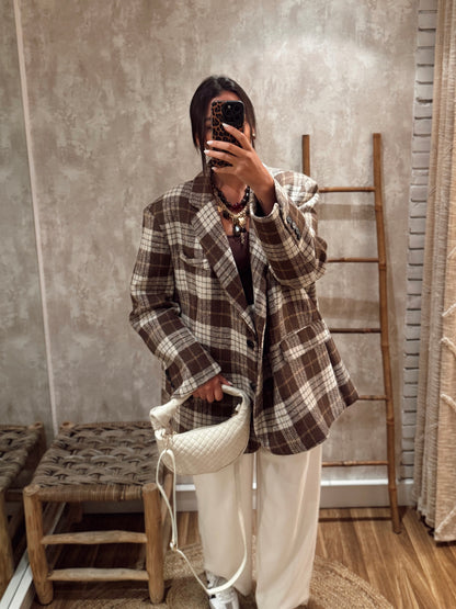 Blazer lumina em xadrez oversized e de corte largo