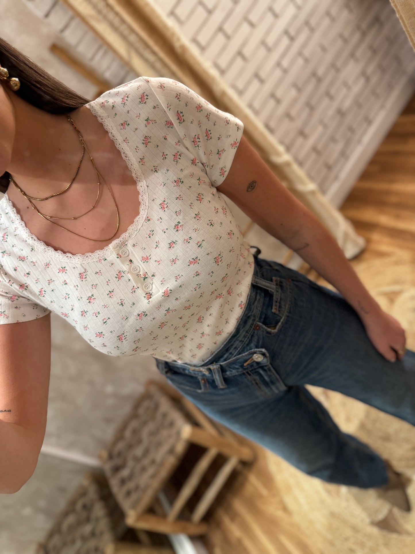 Camiseta con estampado floral