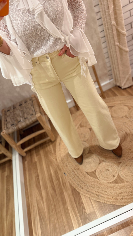 Jeans wide leg amarelo manteiga