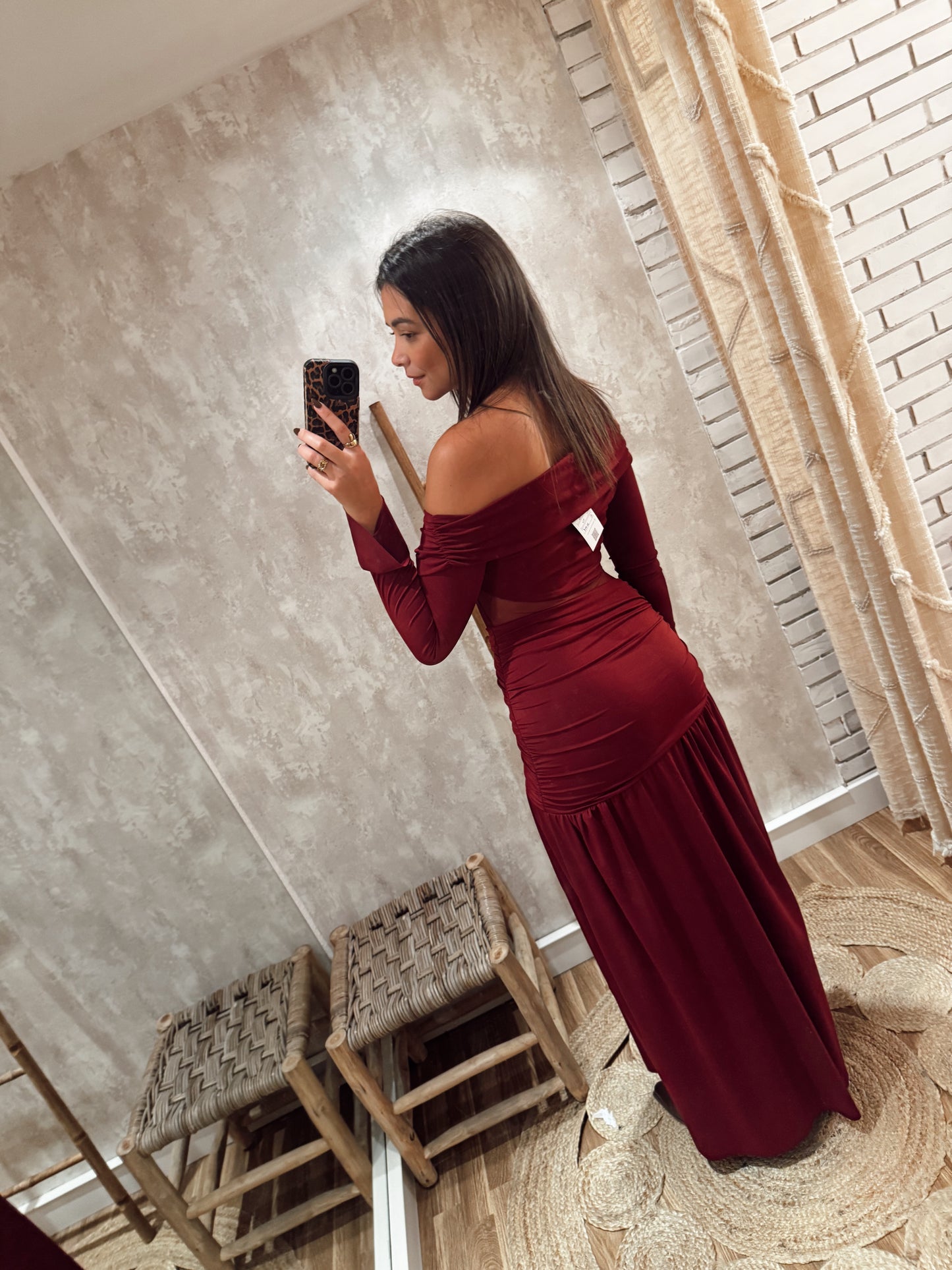 Vestido comprido de manga comprida c/ decote ombro a ombro e recorte com tule transparente