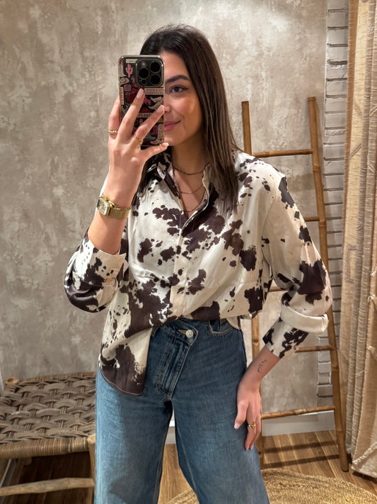 Camisa de satén con estampado de vaca