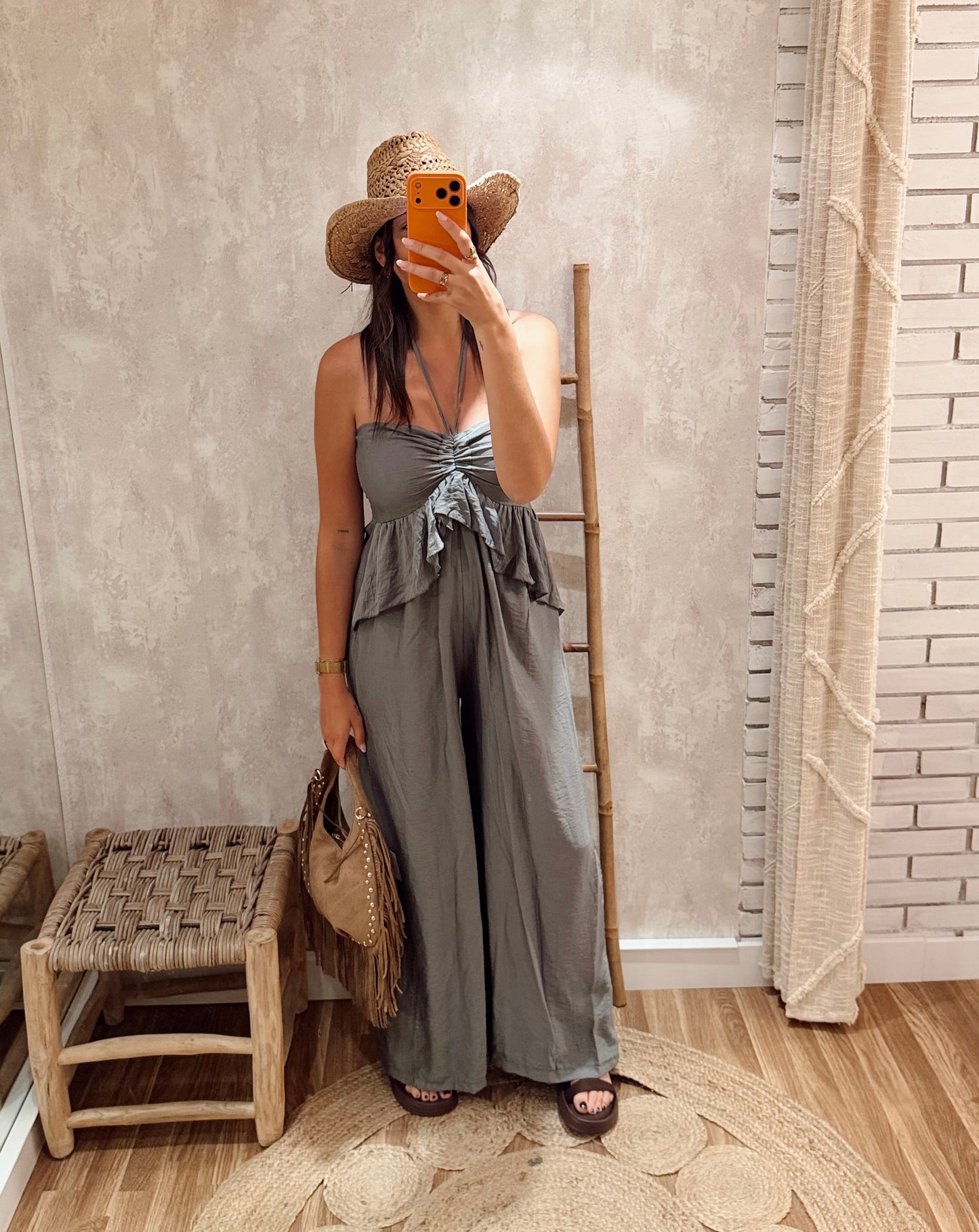 Macacão Halter com Folhos