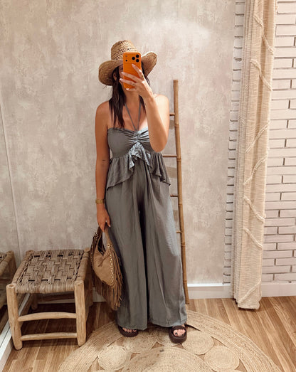 Macacão Halter com Folhos