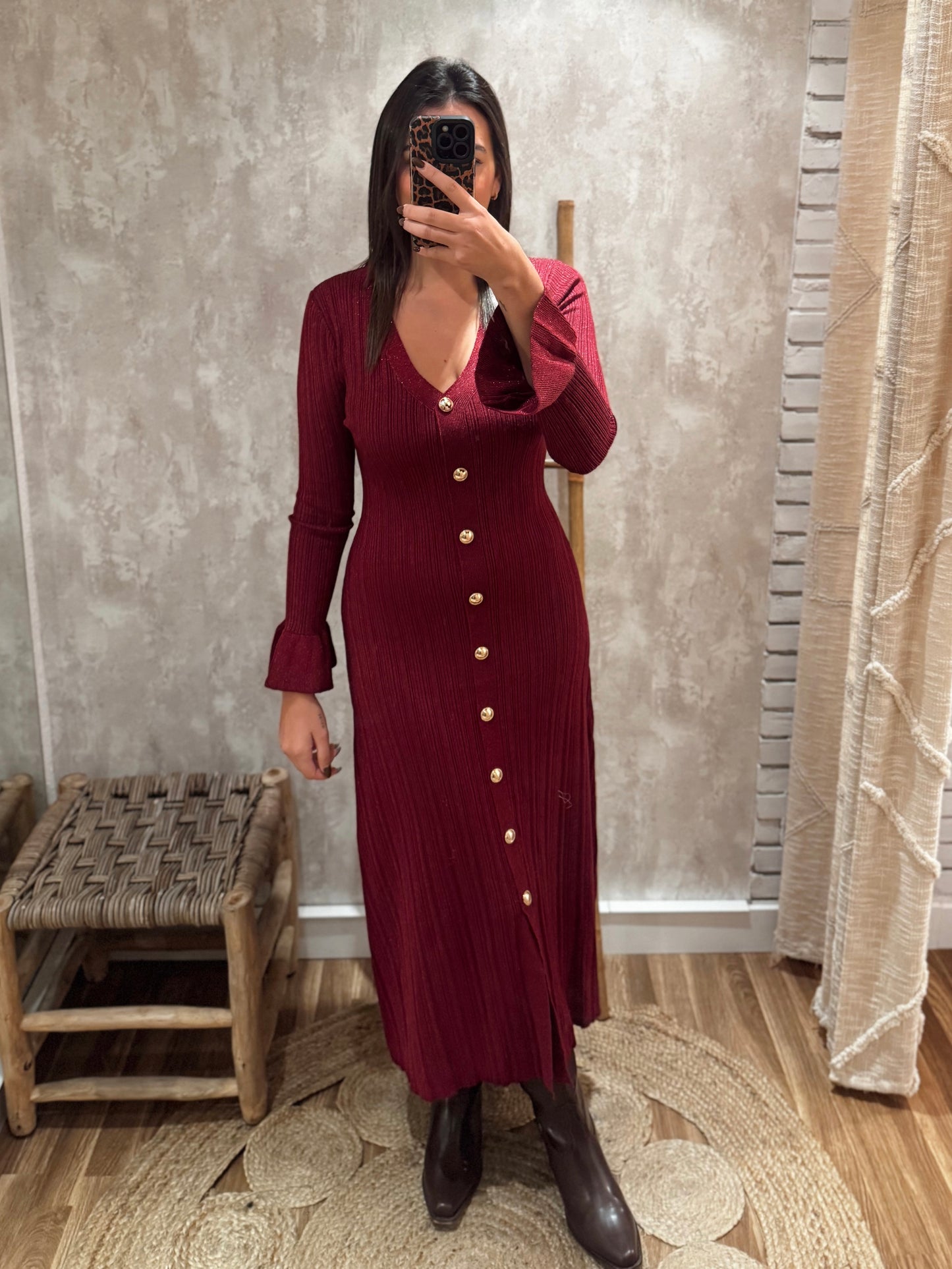 Vestido midi em malha canelada com delicados fios de brilho incorporados