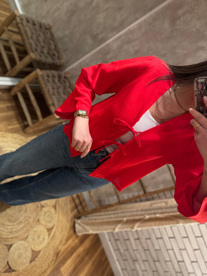Blusa com Atilhos e Mangas Compridas