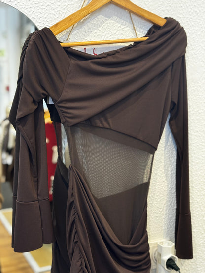 Vestido comprido de manga comprida c/ decote ombro a ombro e recorte com tule transparente