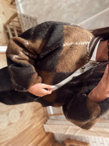 Bomber Lumina em fazenda com pêlo