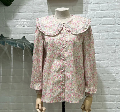 Camisa c/padrão floral e gola