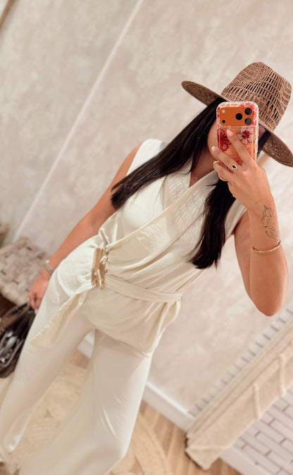 Conjunto de blusa c/detalhe dourado e calça