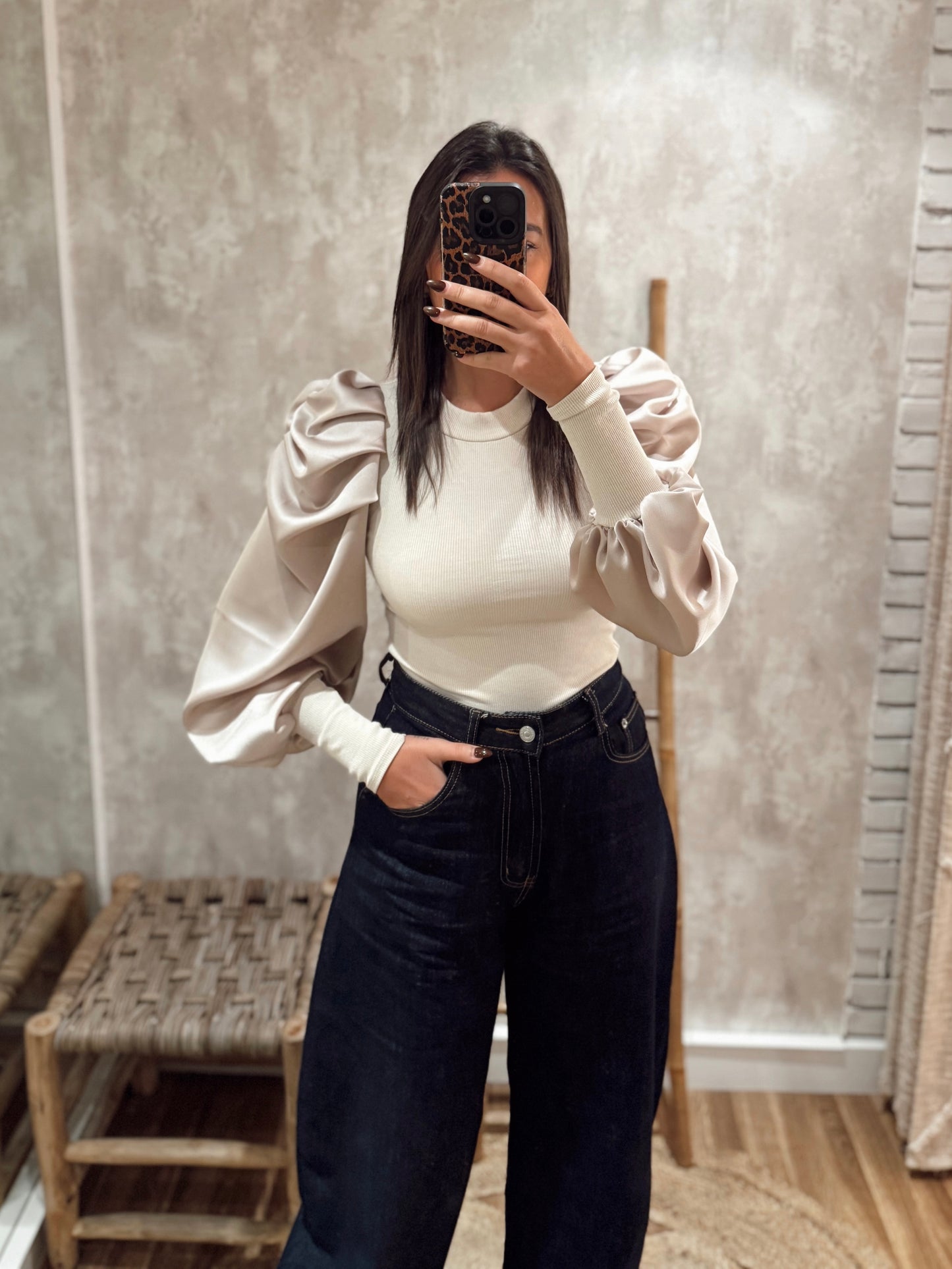 Blusa c/mangas em tecido acetinado