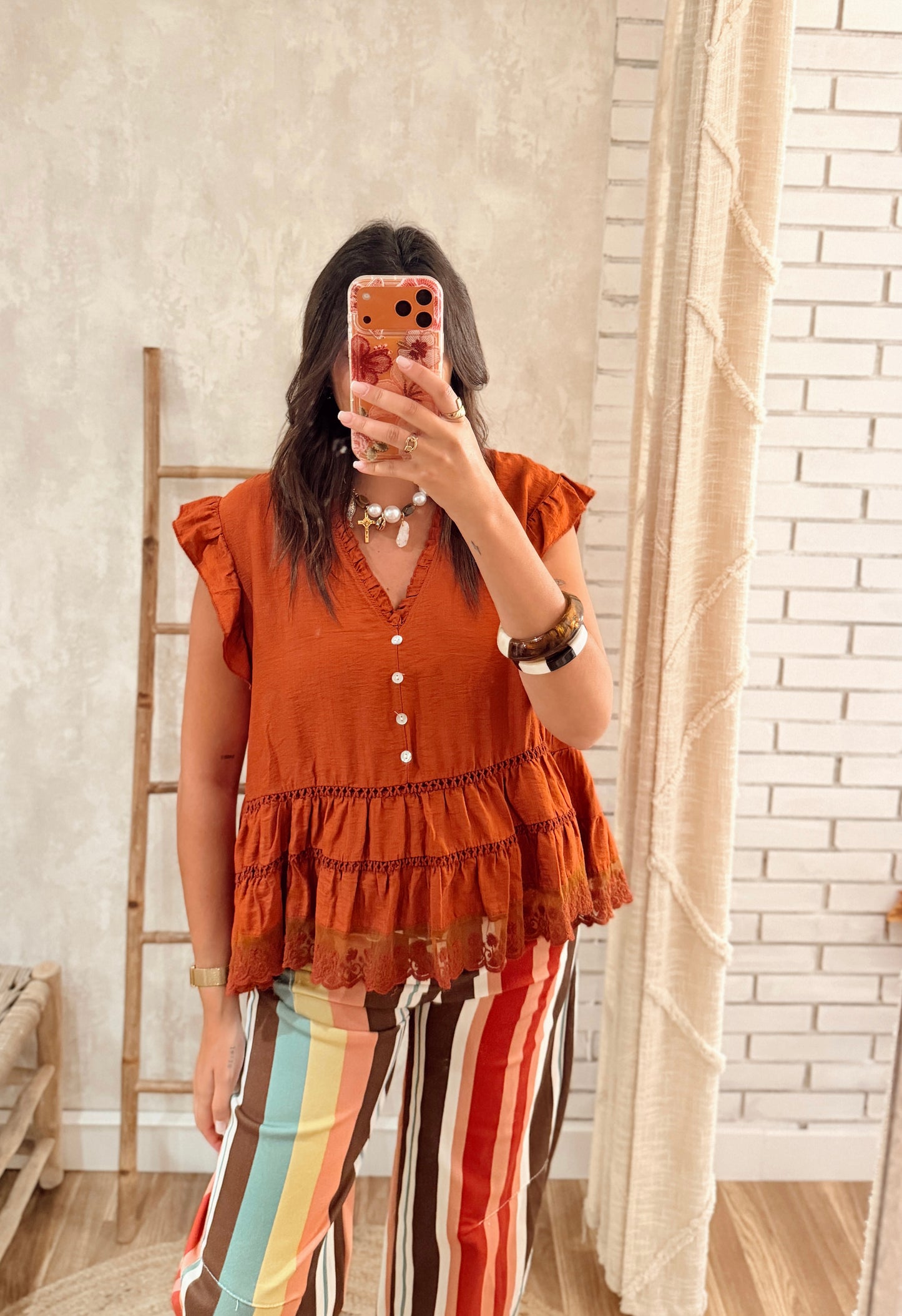Blusa Romântica com Folhos e Renda