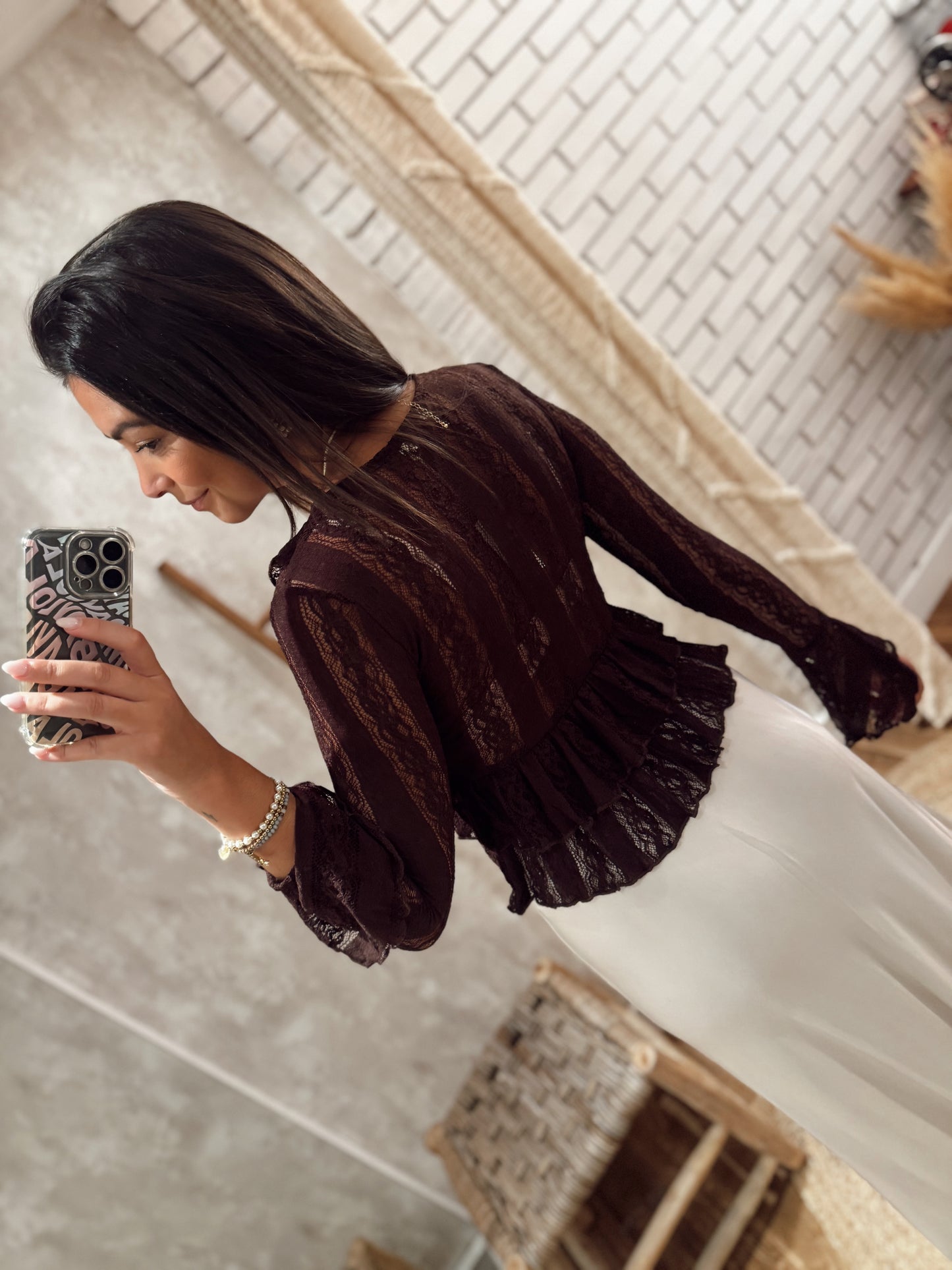 Blusa/casaco rendada c/folhos