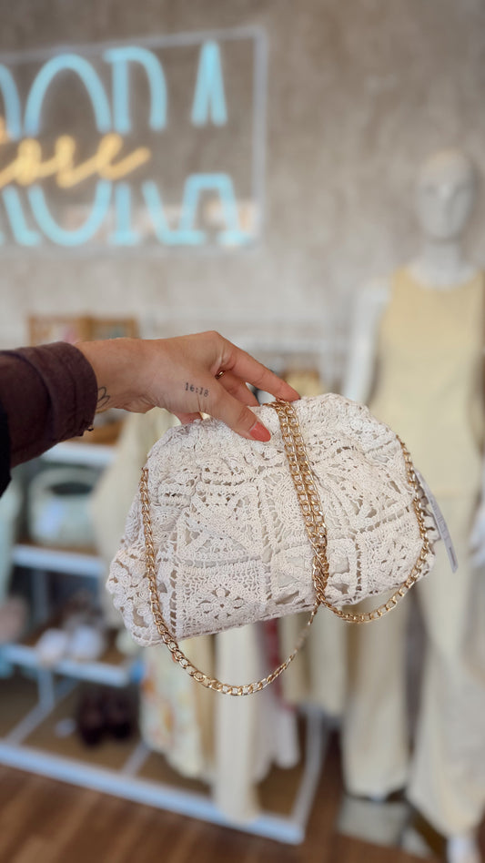 Mala em croché c/alça dourada