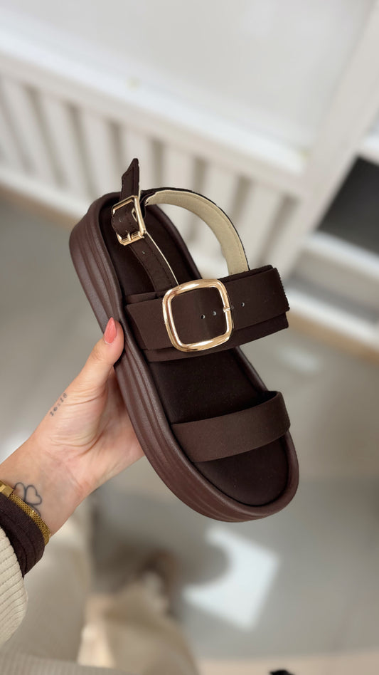 Sandália Plataforma com Fivela- Castanha