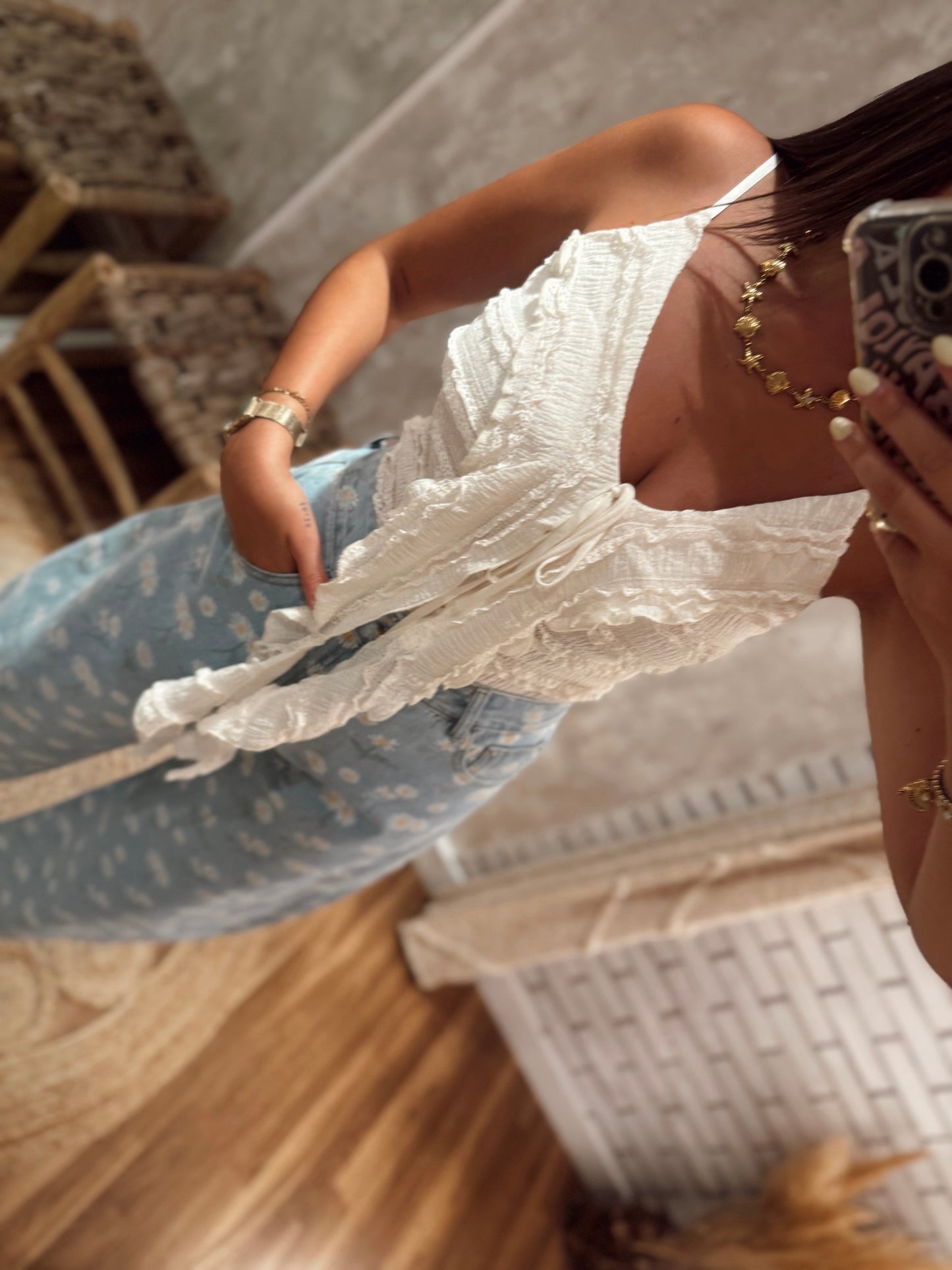Body c/folho frontal e tecido com relevo