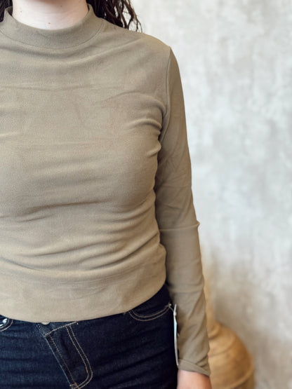 Camisola básica cardada com /pêlo interior e gola