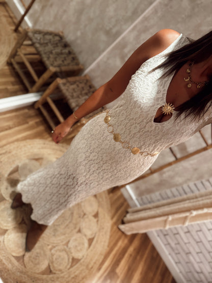 Vestido largo de encaje con mangas cortas