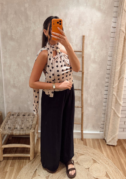 Top Fluido com Padrão de Bolinhas e Detalhe Metálico
