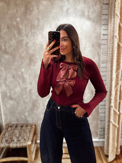 Body em malha canelada com detalhe de lacinhos removíveis