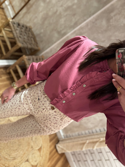 Camisa con mangas abullonadas y cuello sacerdote