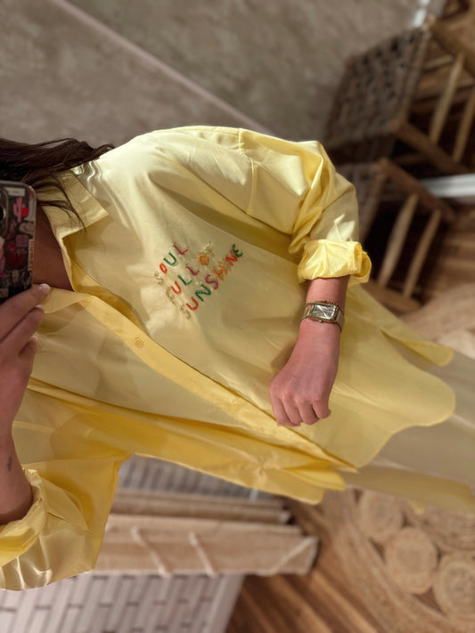 Camisa oversize com bordado em missangas