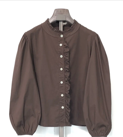 Camisa con mangas abullonadas y cuello sacerdote