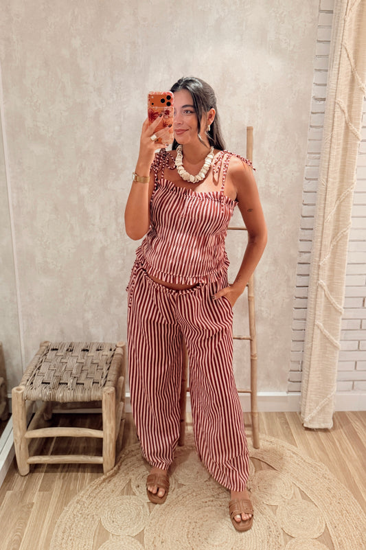Conjunto às Riscas Top & Calças