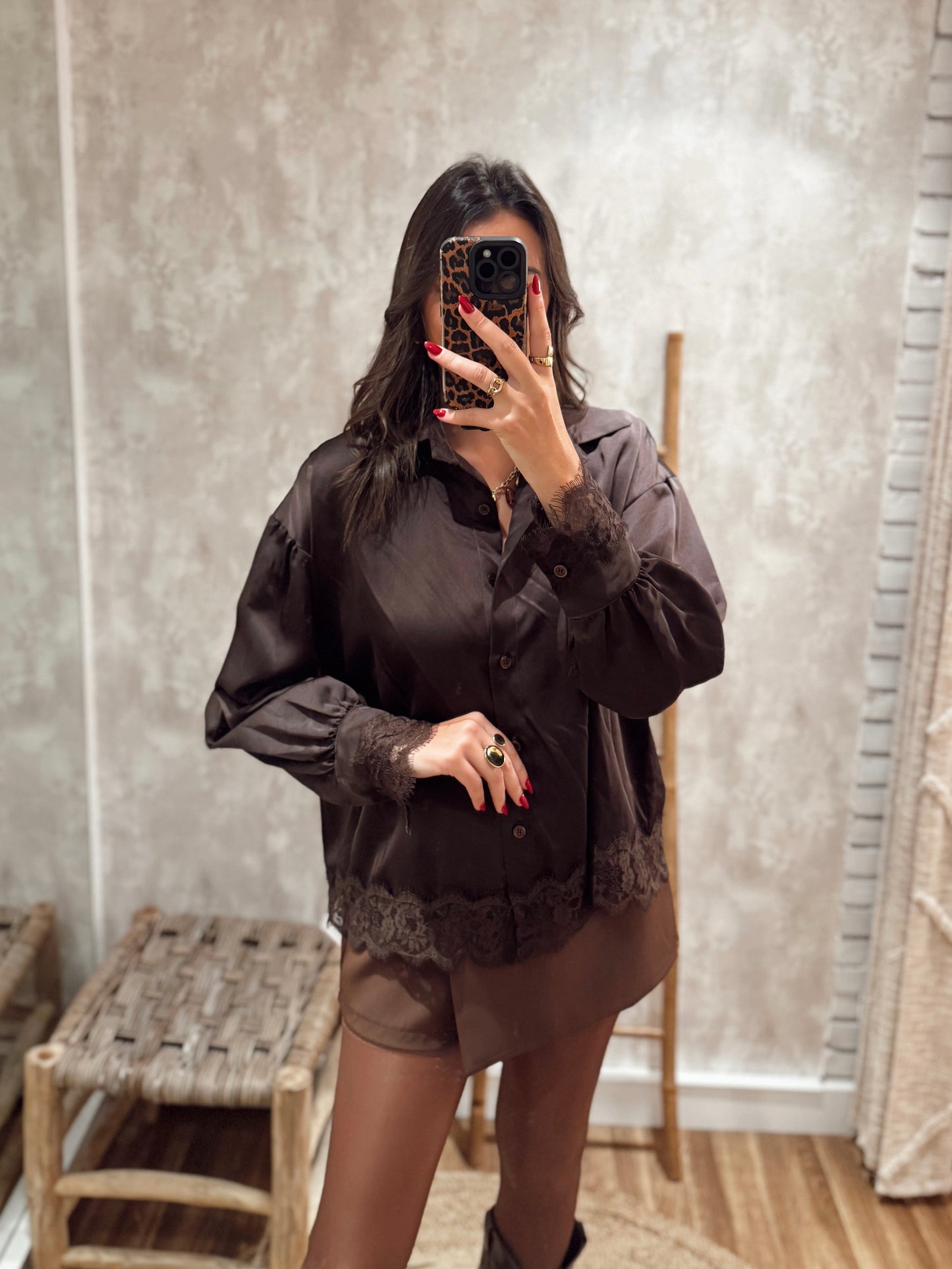 Camiseiro acetinado com renda