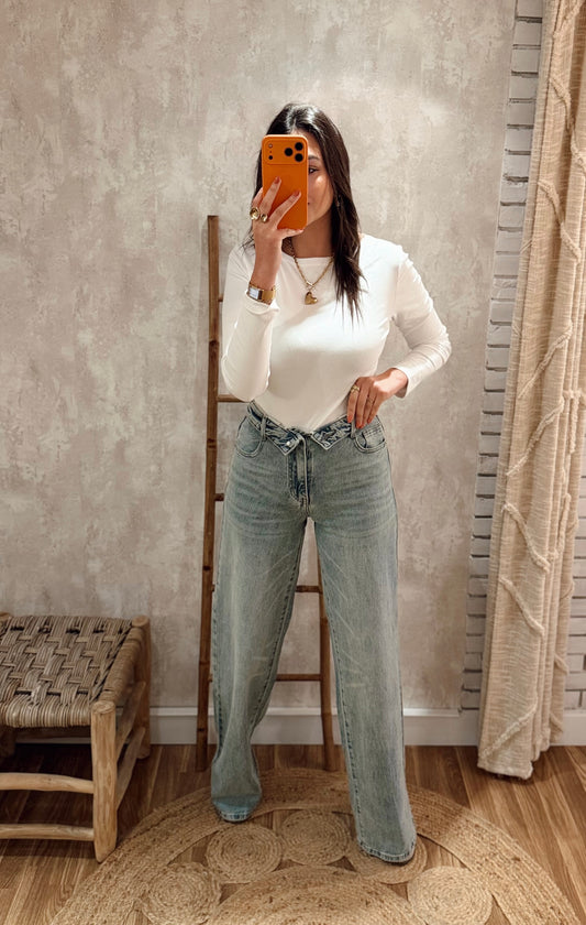 Jeans Wide Leg "Cross Waist" – Lavagem Clara