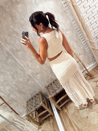 Conjunto de top e sai de malha elástica  c/relevo e renda