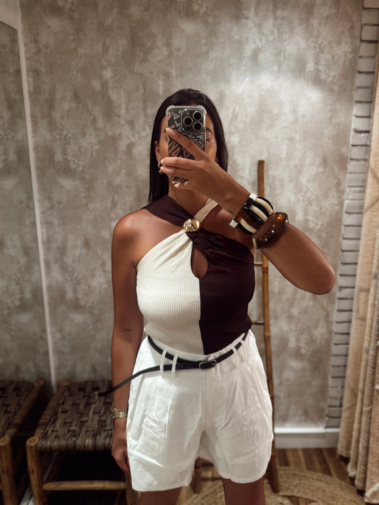 Top cruzado bicolor com detalhe dourado
