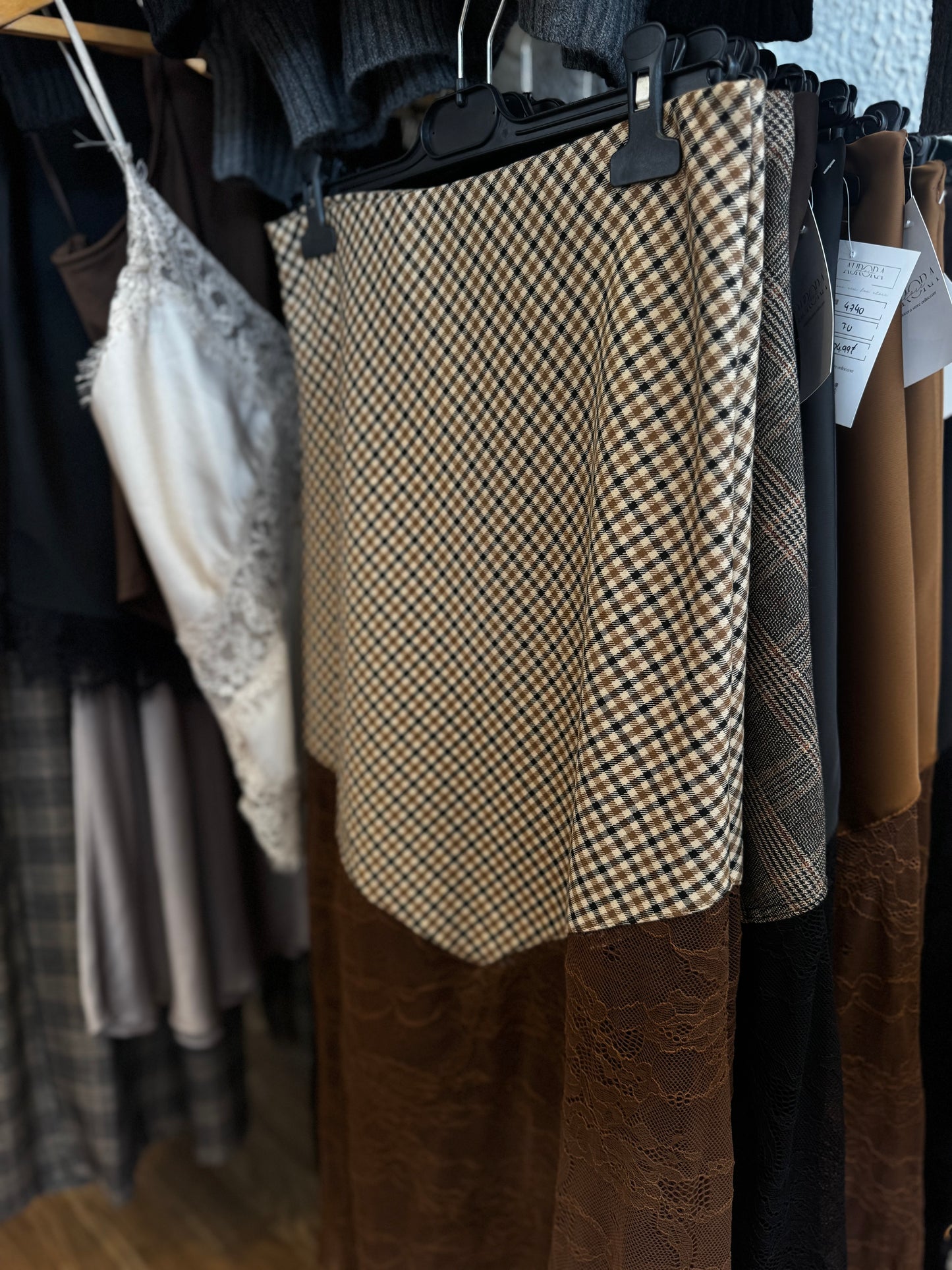 Saia com Renda e Padrão Xadrez