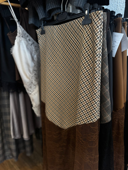 Saia com Renda e Padrão Xadrez