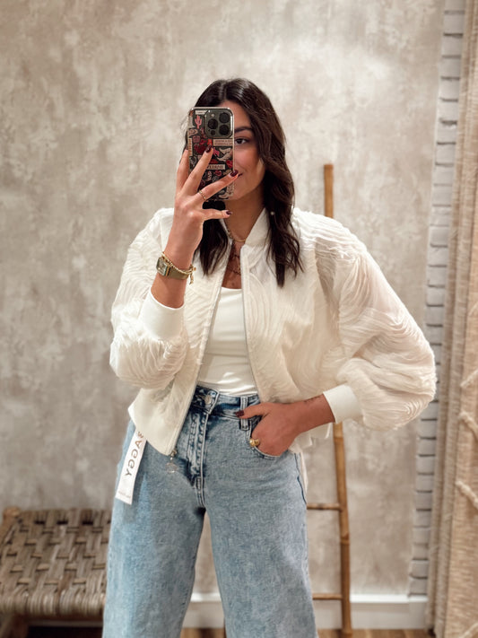 Bomber branco em tule